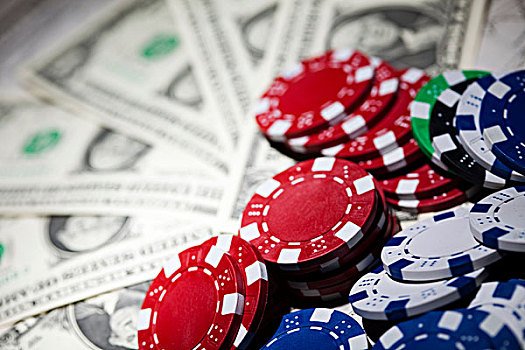 တိုက်ရိုက်ကာစီနို ဂိမ်းများ - Baccarat, Roulette, Blackjack ကစားပုံများ Jackpot Casino တွင်